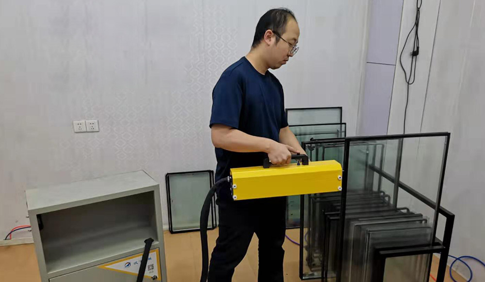 Insulating glass inflation